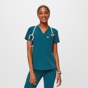 Figs women’s scrub top and pants